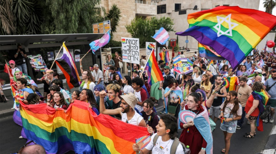 Milhares de israelenses participam da Parada do Orgulho Gay em Jerusalém