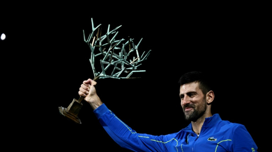 Tennis: Djokovic sacré pour la 7e fois à Paris, la 40e en Masters 1000 en battant Dimitrov