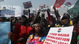 Thousands of Nigerians protest soaring costs 