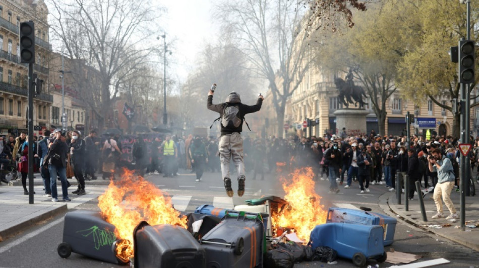 Mehr als eine Million Menschen protestieren in Frankreich gegen Rentenreform