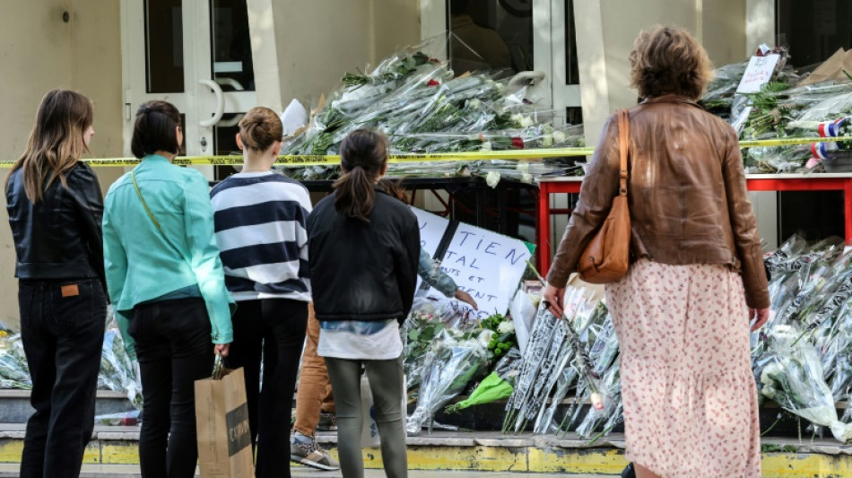 Attentat d'Arras: hommages à Dominique Bernard, le gouvernement affiche sa "fermeté"