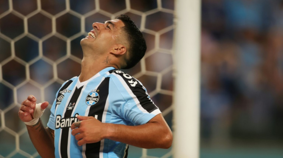 Suárez tem lesão 'grave' no joelho direito, diz presidente do Grêmio