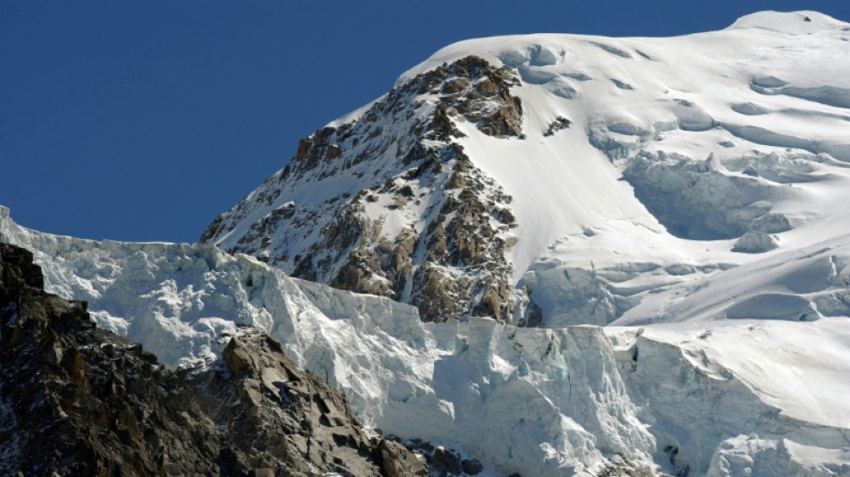 French mayor under fire for fighting Mont Blanc hikers