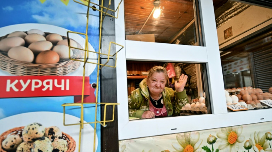 Au marché de Boutcha, vivre "pour ne pas devenir fou"