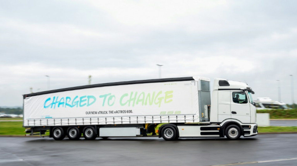 Electric heavy lorries poised to overtake hydrogen trucks