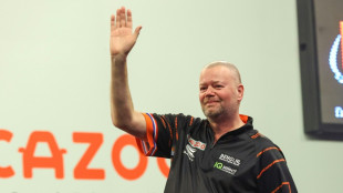 Van Barneveld siegt - Sherrock scheitert in Runde eins