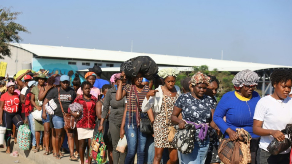 Dominicans try to shield busy border market from Haitian chaos