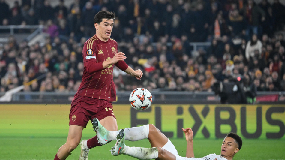 Europa League: la Roma batte 2-0 l'Eintracht e va ai playoff