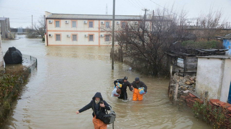 Storm leaves thousands without power in Crimea