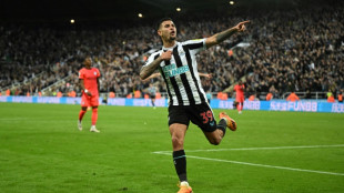 Newcastle goleia Brighton e fica perto de vaga na Champions