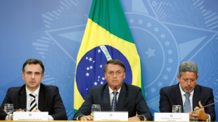 Bolsonaro propone bajar impuestos a los combustibles para combatir elevados precios