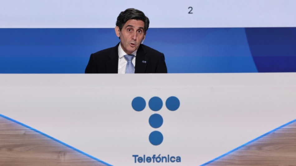 El grupo bancario español La Caixa eleva al 5% su parte en Telefónica