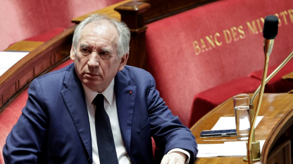 Budget, retraites: Bayrou dévoile son jeu pour tenter d'éviter la censure