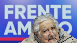 Mujica deixa o hospital e participa de evento político em Montevidéu