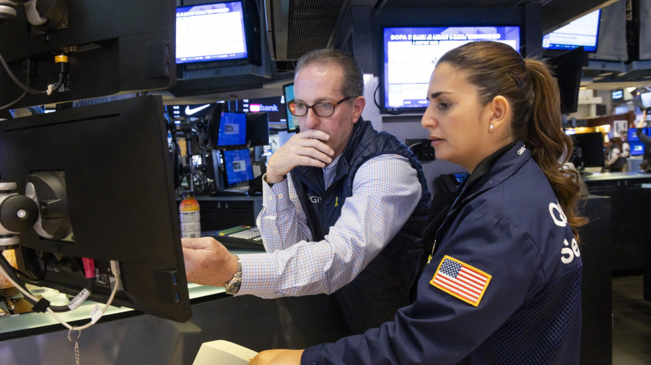 Wall Street peggiora, Dj -0,89%, Nasdaq -2,01%