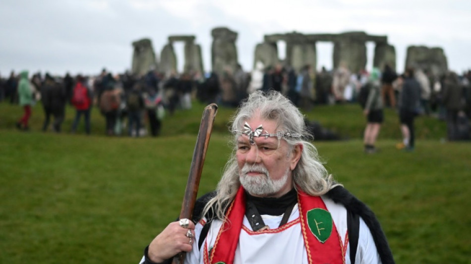 Des milliers de personnes célèbrent le solstice d'hiver à Stonehenge