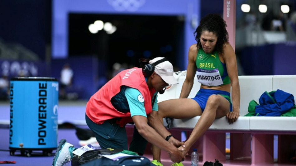 Valdileia Martins sente lesão e abandona final do salto em altura