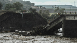 Inondations en Grèce : hélicoptères et canots de sauvetage pour secourir des villageois bloqués