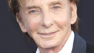 Barry Manilow fa causa a Hipgnosis, truffato sui bonus