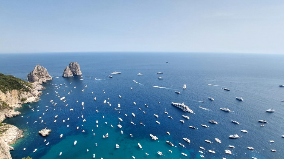 Capri senz'acqua per un guasto, sindaco blocca gli arrivi